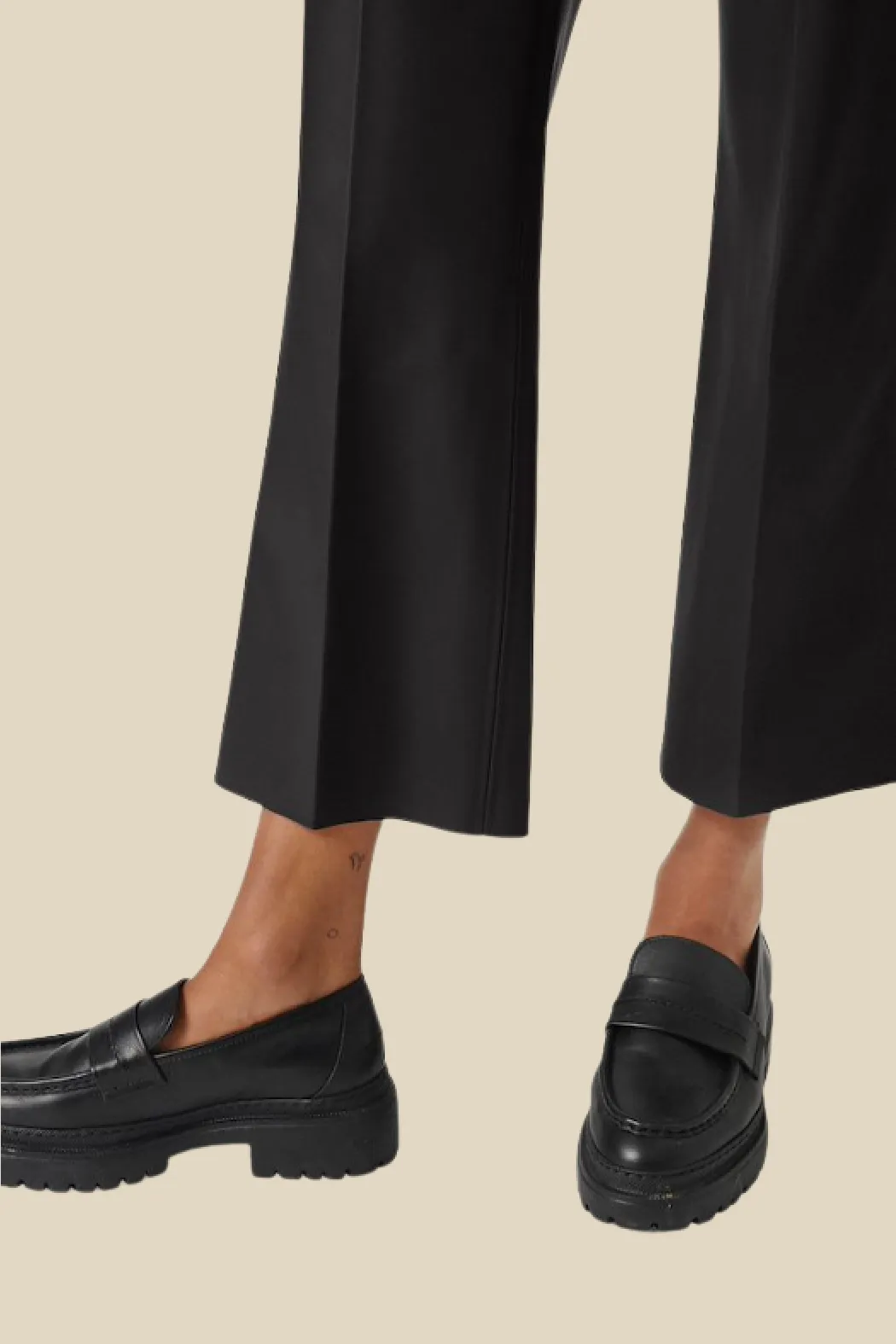 Here’s an optimized title for your e-commerce product:

Women’s Kaylee High-Waisted Kickflare Pants - Stylish Flared Legging Trousers for Chic Casual Wear

This title highlights key features and appeals to potential buyers.